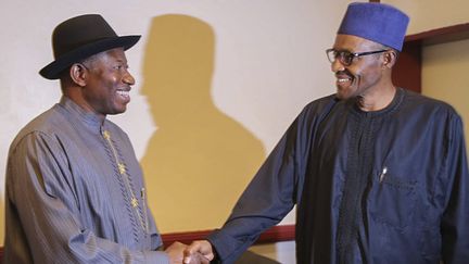 &nbsp; (Goodluck Jonathan (à gauche) et Muhammadu Buhari (à droite) quelques jours avant l'élection © Maxppp)