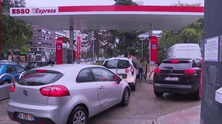 Pénurie de carburant : la situation reste tendue malgré de légères améliorations dans certains départements