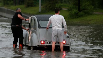 Inondation dans le secteur de Saint-André (Nord), mardi 7 juin 2016. (MAXPPP)