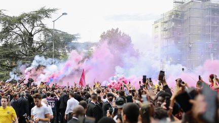 VIDEO. Un supporter du PSG se dit prêt à payer 300 ou 400 euros en plus son abonnement pour voir Neymar