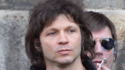 Bertrand Cantat, le 20 mars 2009 &agrave; Paris, lors des obs&egrave;ques d'Alain Bashung. (PATRICK KOVARIK / AFP)