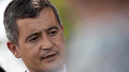 Le ministre français de l'Intérieur, Gérald Darmanin, s'adresse aux journalistes à La Chapelle-sur-Erdre, près de Nantes, le 28 mai 2021. (LOIC VENANCE / AFP)