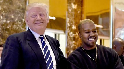 Kanye West avec Donald Trump devant la Trump Tower le 13 décembre 2016
 (Timothy A. Clary / AFP)