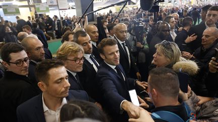 Le président Emmanuel Macron lors de l'inauguration du Salon de l'agriculture, le 25 février 2023 à Paris (OLIVIER CORSAN / MAXPPP)