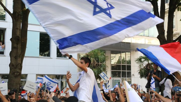 Manifestation de soutien &agrave; Isra&euml;l,&nbsp;le 31 juillet 2014,&nbsp;devant l'ambassade d'Isra&euml;l, &agrave; Paris. (ANTHONY DEPERRAZ / CITIZENSIDE.COM / AFP)