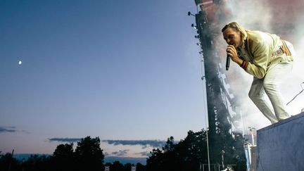 Win Butler, d'Arcade Fire, au bord de la scène du festival de Roskilde, au Danemark, le 1er juillet 2017
 (Gonzales Photo / Malthe Ivarsson / Photoshop / MaxPPP)