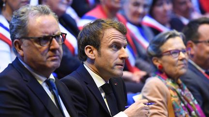 Richard Ferrand et Emmanuel Macron, le 3 avril 2019 à Saint Brieuc (Côtes-d'Armor). (DAMIEN MEYER / POOL)