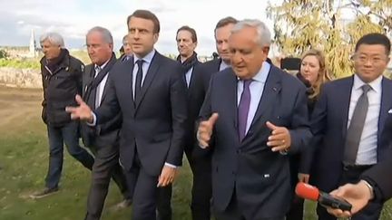 Raffarin reçoit Macron chez lui dans la Vienne à Montmorillon