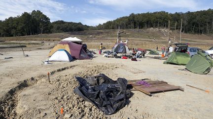 &nbsp; (Le campement des opposants sur le chantier du barrage © REUTERS | Régis Duvignau)