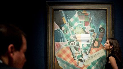 "Nature morte à la nappe à carreaux" (1915) de l'artiste cubiste espagnol Juan Gris
 (Leon Neal / AFP)