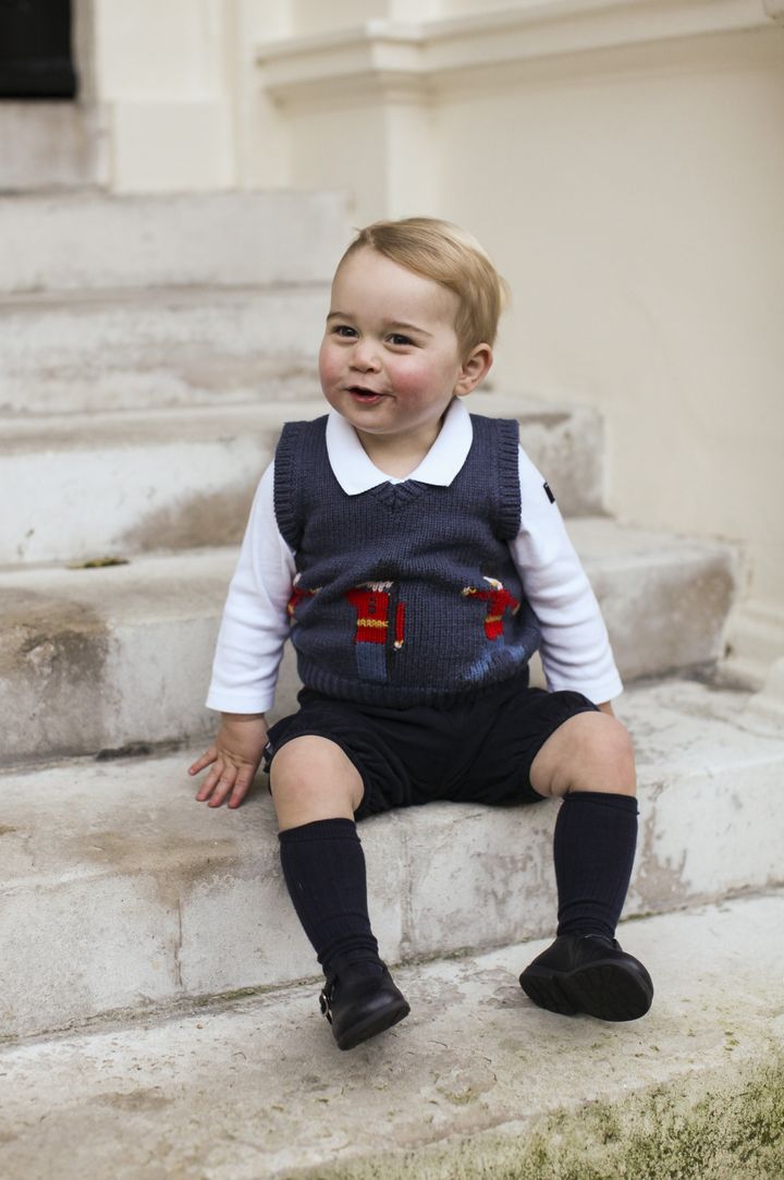 Le prince George, fils de Kate et William, en novembre 2014, dans la cour de Kensington Palace, &agrave; Londres.&nbsp; ( AFP )