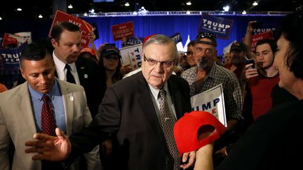 Le shérif Joe Arpaio, lors d'un meeting de Donald Trump à Phoenix (Arizona, Etats-Unis), le 31 août 2016. (ROSS D. FRANKLIN / AP / SIPA)