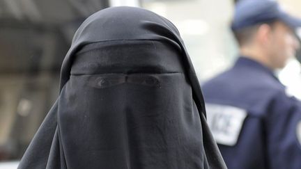 La police de West Midlands envisage d'autoriser le port de la burqa pour ses agents de confession musulmane (Gonzalo Fuentes/reuters)