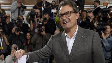 Le pr&eacute;sident de la r&eacute;gion Catalogne, Artur Mas, le 9 novembre 2014 &agrave; Barcelone (Espagne). (LLUIS GENE / AFP)