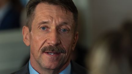 Viktor Bout répond après une convention du Parti libéral démocrate de Russie (LDPR) à Moscou, le 12 décembre 2022. (ALEKSANDR SIVOV / RUSSIA'S LIBERAL DEMOCRATIC PART VIA AFP)