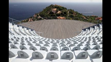 Le palais Bulles de Pierre Cardin
 (Louis-Philippe Breydel)