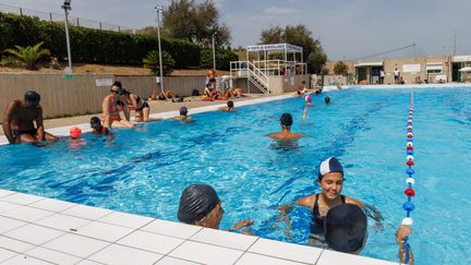 Piscine municipale Pointe-Rouge, à Marseille, sera gratuite à partir du mercredi 1er août 2024, à cause de la canicule. (GILLES BADER / MAXPPP)