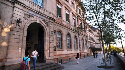 The entrance to the Lapérouse high school in Albi (Tarn), October 5, 2011. (JEAN MARIE LAMBOLEY / MAXPPP)