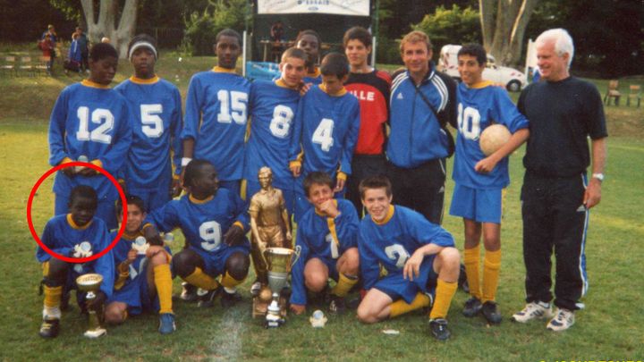 N'Golo Kanté âgé de 12 ans, lors d'un tournoi à Mantes (Yvelines), remporté avec son équipe de la JS Suresnes, en 2003. (JS SURESNES)