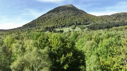 Tour de France 2023 : les coureurs partent à l’assaut du Puy-de-Dôme