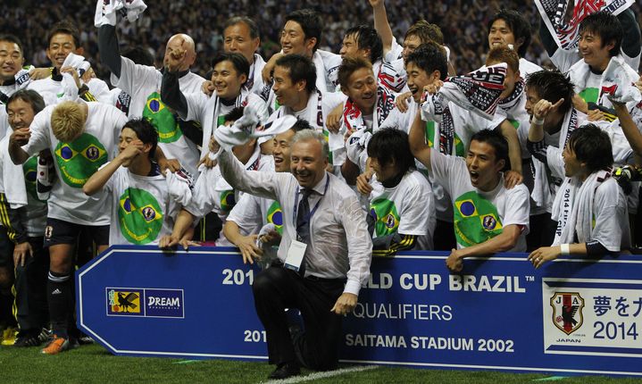 Les joueurs japonais c&eacute;l&egrave;brent leur qualification pour le Mondial 2014, &agrave; Saitama (Japon), le 4 juin 2013.&nbsp; (YUYA SHIHO / REUTERS)