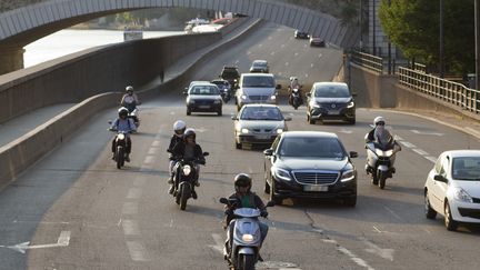 Les chiffres récents publiés par la sécurité routière montrent que la mortalité sur les routes a chuté de presque 19% en 10 ans.&nbsp; (JACQUES LOIC / PHOTONONSTOP RF / GETTY IMAGES)