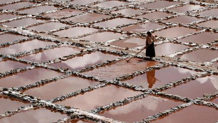  (Une production de sel dans la province de Qinghai, en Chine. © Reuters / Simon Zo)