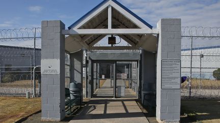 The entrance to a prison in McLoud, Oklahoma, on November 8, 2019. (SUE OGROCKI / SIPA)