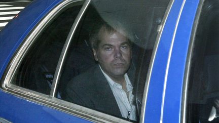 John Hinckley Jr, le 18 novembre 2003, à Washington (Etats-Unis). (EVAN VUCCI / AP / SIPA)