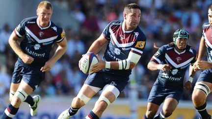 Matthew Clarkin et les joueurs de l'Union Bordeaux-Bègles (NICOLAS TUCAT / AFP)