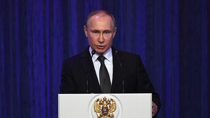 Vladimir Poutine lors d'un discours au Kremlin, le 22 février 2018, à Moscou. (YURI KADOBNOV / AFP)