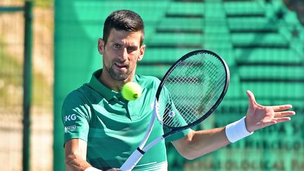 Le Serbe Novak Djokovic, lors d'un match d'exhibition à Visoko, en Bosnie-Herzégovine, le 13 juillet 2022. (MAXPPP)