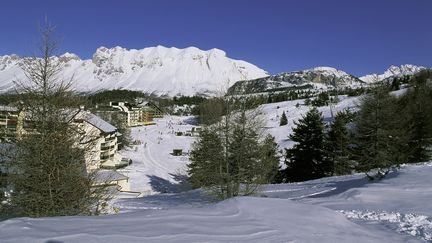 Une piste skiable &agrave; la&nbsp;Joue du Loup (Hautes-Alpes), en 2008. (CHRISTIAN ARNAL / PHOTONONSTOP)