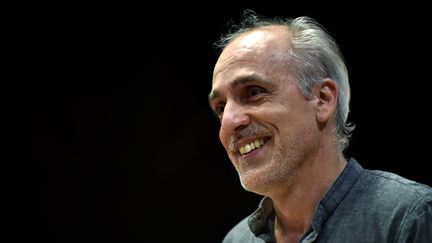 Le candidat du Nouveau Parti anticapitaliste, Philippe Poutou, lors d'un meeting à Bordeaux (Gironde), le 16 mars 2017. (GEORGES GOBET / AFP)