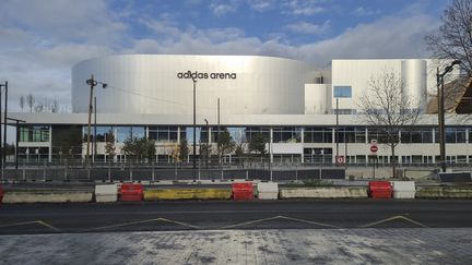 L'Adidas Arena de la porte de la Chapelle est l'un des nouveaux équipements parisiens construits pour les JO 2024. (EDGAR SAPINA MANCHADO / EFE)