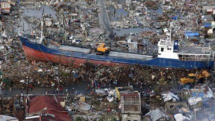 Bateau amené par le cyclone Haiyan à Tacloban (centre des Philippines), le 8 novembre 2013. Photo prise le 21 novembre 2013. (Reuters - Erik De Castro)