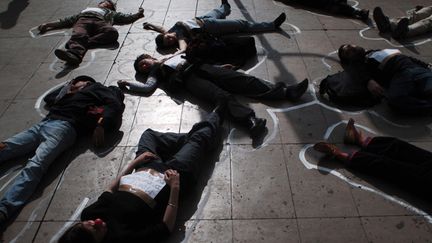 Intermittents défendant leur statut à Lyon en 2006
 (MARTIN BUREAU / AFP)