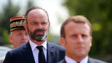 Le Premier ministre, Edouard Philppe, et le président de la République, Emmanuel Macron, le 18 juin 2020 à Suresnes (Hauts-de-Seine). (LUDOVIC MARIN / AFP)