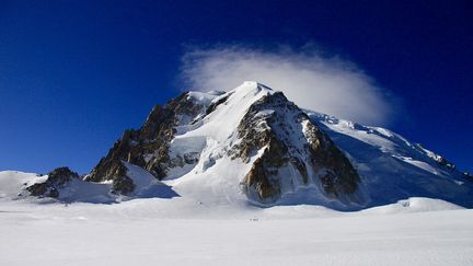 Le sommet du Tacul, à plus de 4 200 mètres d'altitude, sur le mont Blanc (LIONEL CARIOU / RADIOFRANCE)