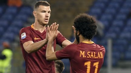 Edin Dzeko, et Mohamed Salah, buteurs de l'AS.Rome (ANDREAS SOLARO / AFP)