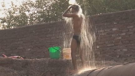 Un des premiers problèmes auxquels le gouvernement indien doit faire face est celui de l'accès à l'eau pour la population. (FTV)