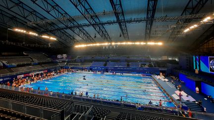 Les Mondiaux de natation ont lieu, à partir de dimanche 11 février, à l'Aspire Dome de Doha, au Qatar, l'un des plus grands complexes aquatiques du monde. (JEROME VAL/FRANCE INFO)