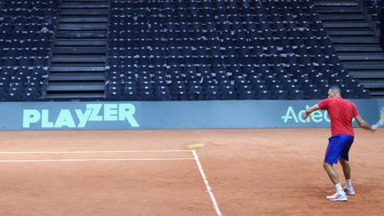 &nbsp; (Jo-Wilfried Tsonga à l'entraînement samedi matin au stade Pierre-Mauroy © Yann Bertrand/Radio France)