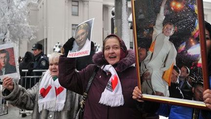 Des Ukrainiennes pro-Timochenko ont bravé le froid et sont venues soutenir leur héroïne. (AFP PHOTO / GENYA SAVILOV)