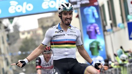 Julian Alaphilippe lors de sa victoire sur la 2e étape du Tirreno-Adriatico, le 11 mars 2021. (TOMMASO PELAGALLI / AFP)