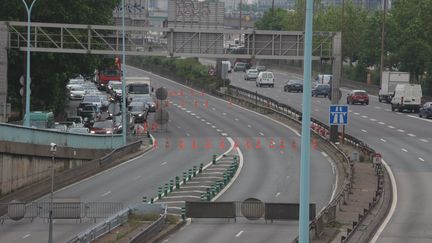 L'accès au centre de Paris depuis l'A4 est fermé à cause des inondations, le 3 juin 2016. (MAXPPP)