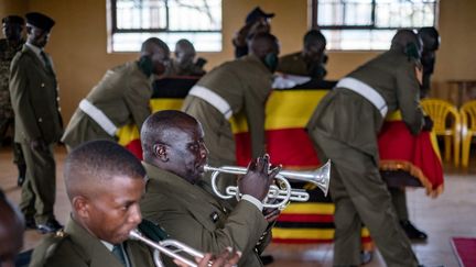 Le cercueil de la marathonienne Rebecca Cheptegei, dans le village de Bukwo, en Ouganda, le 14 septembre 2024. (BADRU KATUMBA / AFP)