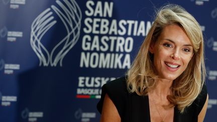 L'animatrice Julie Andrieu lors du festival "Gastronomika" à San Sebastian (Espagne) le 16 novembre 2021&nbsp; (JUAN HERRERO / EFE)