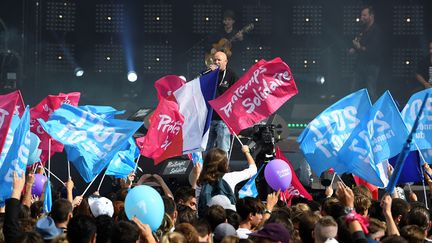 Au concert du "Printemps solidaire" à Paris, place de la Concorde, avec le groupe Tryo sur scène (17 septembre 2017)
 (Alain Jocard / AFP)