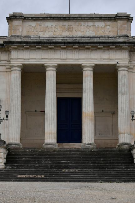 La cour d'assises de Saintes (Charente-Maritime), où Joël Le Scouarnec est jugé du 13 au 17 mars 2020.&nbsp; (GEORGES GOBET / AFP)